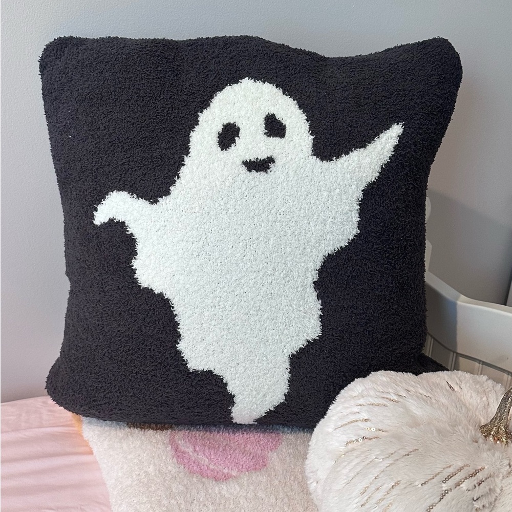 ADORABLE GHOST PILLOW | NOVOGRATZ